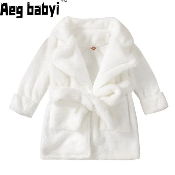 Pigiama di flanella per bambini Ragazzi CFlannel Robe Autunno Inverno Caldo morbido Accappatoio per bambini Neonata Homewear Bambino Indumenti da notte 240111