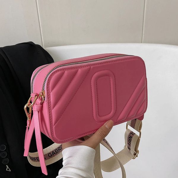 Модная маленькая квадратная сумка, летняя модная сумка на одно плечо для девочек, упрощенная корейская текстурированная сумка через плечо 240111
