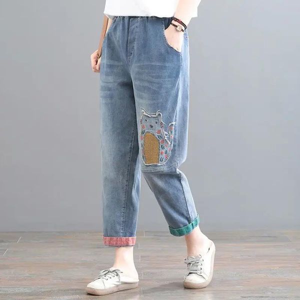 Jeans 2023 Nieuwe lente en zomer Koreaanse editie Casual losse oversized cartoonstickerstof met westerse borduurjeans voor dames