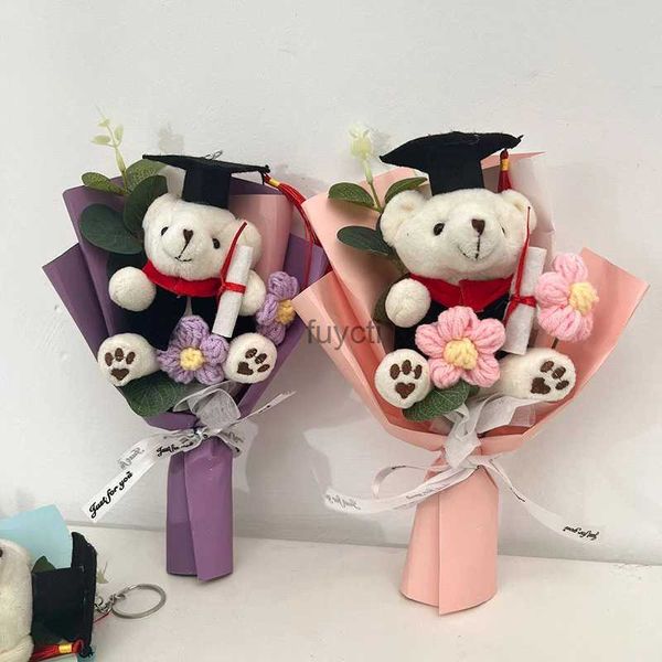 Anderes Kunsthandwerk Mini-Blumenstrauß Abschluss-Blumenstrauß Kawaii-Häkelblumen Dr. Bear-Blumenstrauß Geschenk Weihnachten Valentinstag Geschenke YQ240111