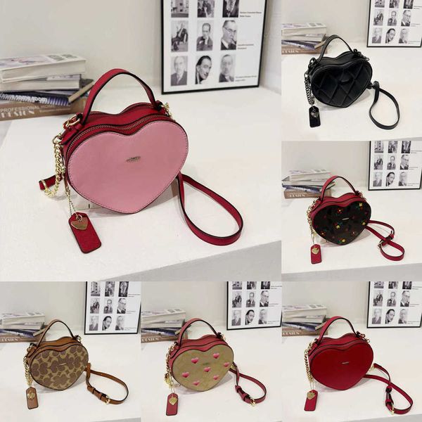 Розовая сумка девушка маленькая сумка для плеча мода любовь кошелек в форме сердца женщины, тотальные сумочки дизайнер, мешки с поперечим, вишневая клубничная подарок 240111