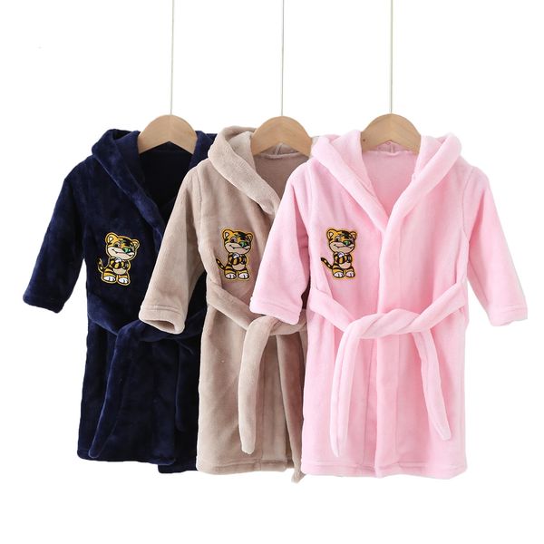 Осенние пижамы для мальчиков и девочек, детская одежда, халаты для девочек и мальчиков, зимняя одежда для сна, халат, весенний детский халат с капюшоном, одежда для девочек 240111