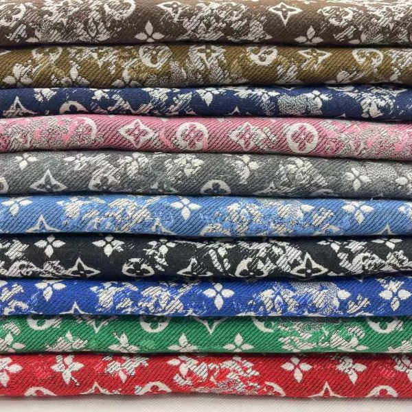 Em estoque bolsas clássicas de tecido jacquard com letras, sapatos, jaquetas masculinas e femininas, saias, chapéus, almofadas, travesseiros, tecidos florais