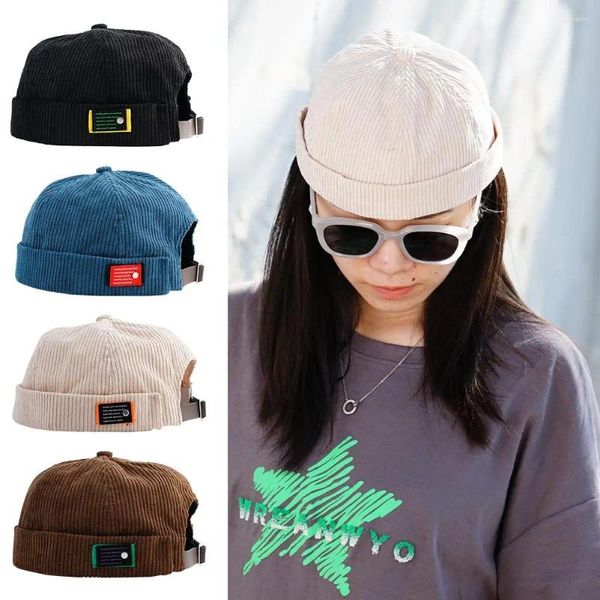 Berretti Berretto di pelle di melone Autunno e inverno Cappello maschio Chaopai Hip Sailor Sticker Hop Yuppy Lettera Velluto a coste senza tesa C9K4