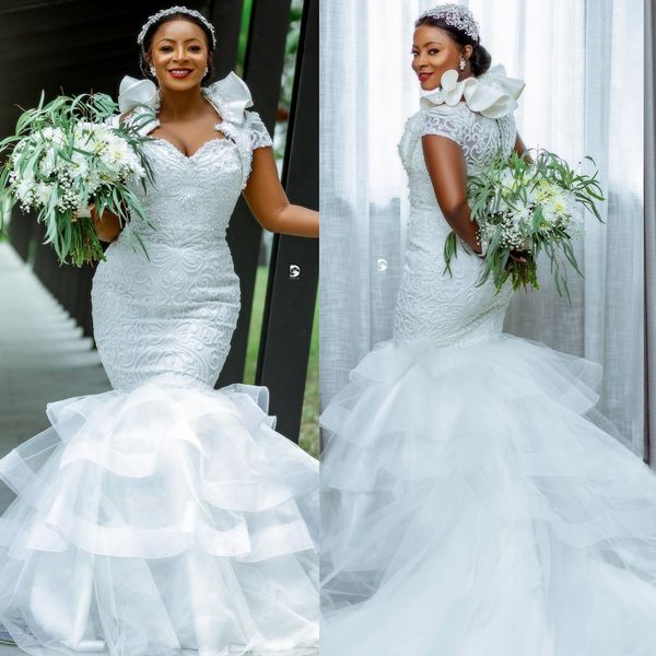 Luxuriöses Meerjungfrau-Hochzeitskleid für die Braut, herzförmiger Illusions-Brautkleid mit Vollspitze und Perlen, perlenbesetztes, abgestuftes Tüll-Spitze-Hochzeitskleid für die Ehe mit Jacken NW009