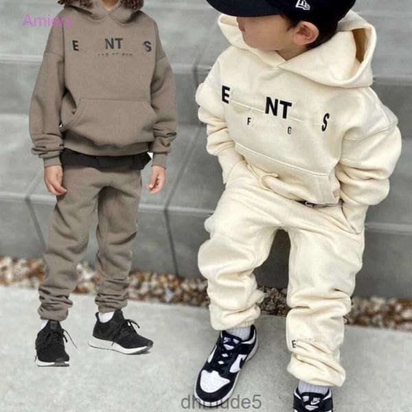 Çocuk eşofman tasarımcısı hoodie ve pantolon iki parçalı set pamuk ess moda marka çift iplikli çocuk erkek kız gündelik polar hoodies kazak kıyafetleri cl sc0c