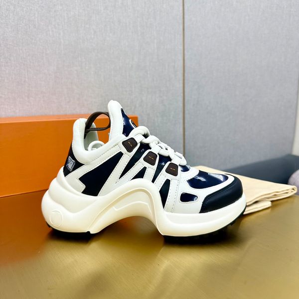 Vendi bene Sneakers Scarpe da donna Scarpe firmate autentiche Scarpe da ginnastica in pelle Moda sportiva Chaussures di alta qualità Scarpe da ginnastica marca S560 002