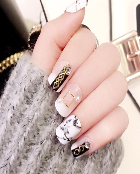 24 Stücke Künstliche Nägel Mode Nail Art Patch Weiß Marmor Gold Zubehör Hit Color Group Case9823311