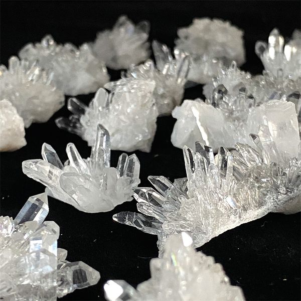 Cristallo bianco naturale Druse Quarzo Vug Cluster di cristallo Nunatak Decorazione Chakra Guarigione Reiki Colonna di pietra Punto di radiazione