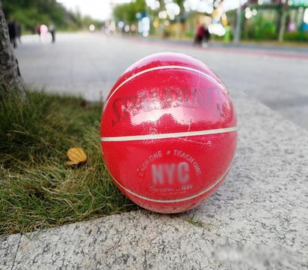 SPALDING S U P Co assinado Merch preto prata bolas de basquete edição comemorativa de alta qualidade PU tamanho do jogo 71978816