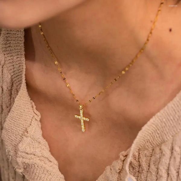 Collane con ciondolo Collana con croce con zirconi cubici per donne Ragazze Catena religiosa Costume cristiano gotico Cristo Amuleto Regalo di gioielli