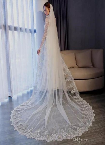 Berta 2020 Veli da sposa Bianco avorio Lunghezza cattedrale Designer Veli da sposa lunghi Bordo in pizzo Accessori da sposa con pettini4632122