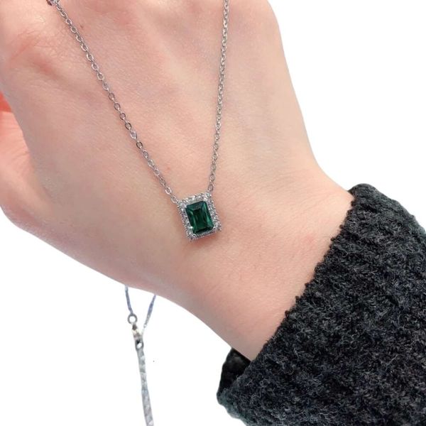 Collana Swarovski Designer Donna Collane con ciondolo di qualità originale Collana quadrata verde da donna con elementi di cristallo Quadrato con catena di diamanti