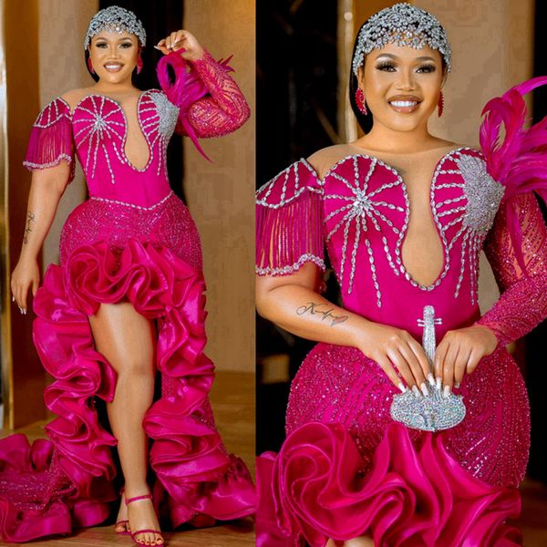 Luxuriöse gefiederte Aso Ebi-Abschlussballkleider in Übergröße, Fuchsia, asymmetrisch, transparenter Ausschnitt, Quaste, Perlenstickerei, Pailletten, Abendkleider, elegantes Geburtstagspartykleid, Galakleid, NL506