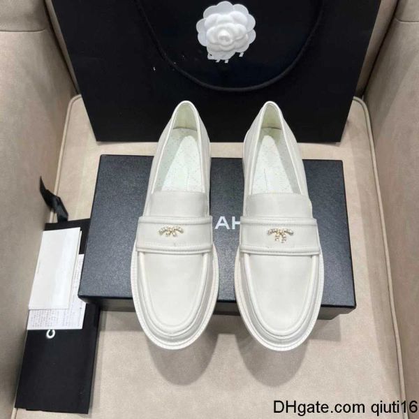 2024 Scarpe eleganti Designer Channel Scarpe basse Scarpe piccole versione alta Scarpe da donna con fondo piatto stile inglese Scarpe monopiede casual Scarpe piccole in pelle da donna