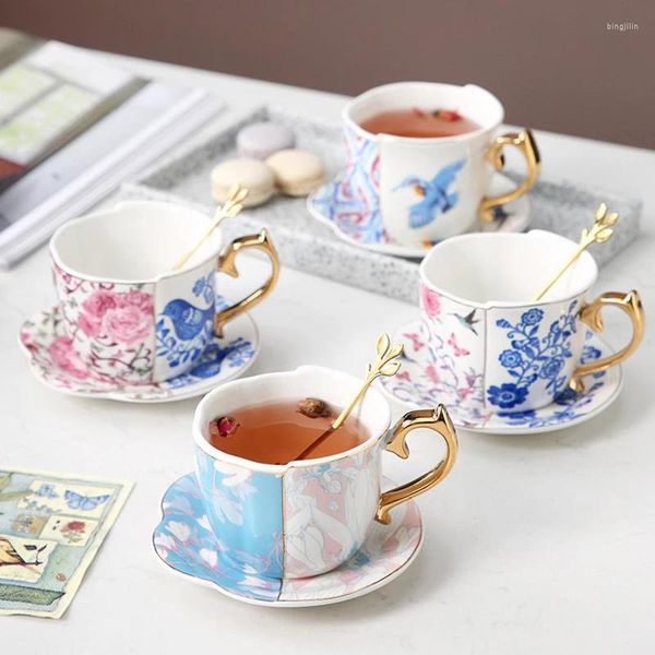 Piattini per tazze Piattino per tazza da caffè in ceramica in osso Set stile pastorale europeo Fiore creativo inglese per il tè pomeridiano