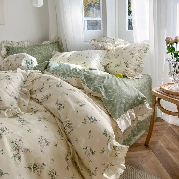 Set di biancheria da letto con volant in pizzo stampato floreale piccolo al 100% in cotone Copripiumino singolo con fiori freschi semplici Federe in lino 240112