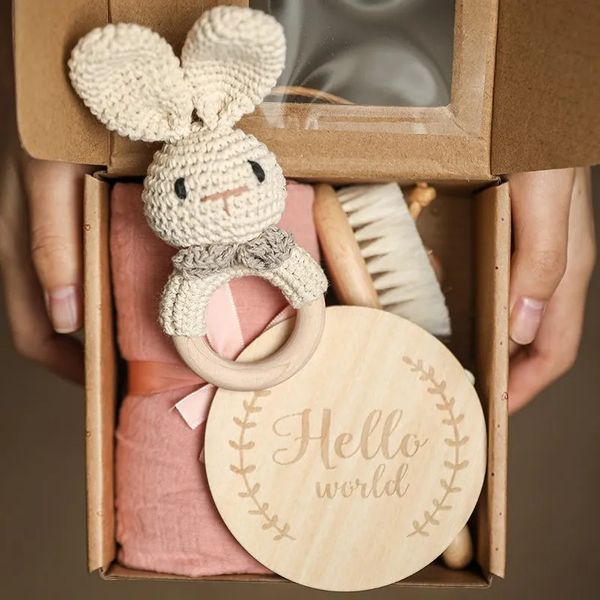 born Baby Handtuch Badesets Geschenkboxen Musselinquadrate Baumwolldecke Bürsten Dusche Tier Rassel Schnullerkette Artikel 240111