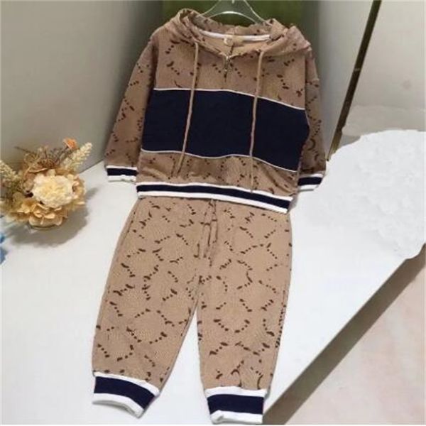 Set di abbigliamento per bambini Designer Stampa di lettere Neonati maschi Giacca Cappotto Pantaloni Tute Outdoor Bambini Felpa con cappuccio Pantaloni Tuta Abbigliamento sportivo