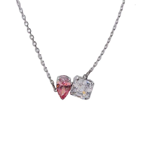 Collana Swarovski Designer Donna Collane con ciondolo di alta qualità Collana Love Forever Companion Elemento femminile Cuore di cristallo Catena per collare di accompagnamento femminile