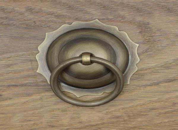 Uma foto chinesa antiga simples gaveta maçaneta da porta da mobília hardware clássico guarda-roupa armário sapato cone vintage ring8677005