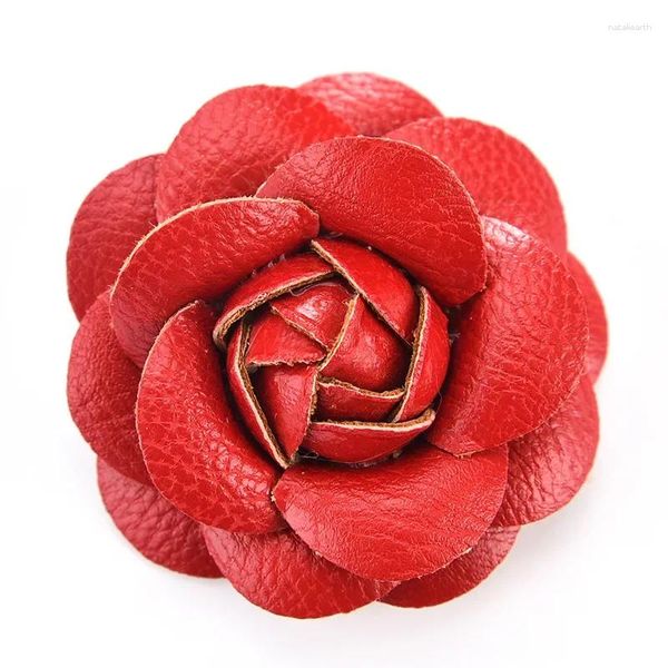 Broschen Koreanische handgemachte PU-Leder Kamelie Blume Brosche Boutonniere Revers Pin Schmuck Corsage Geschenke für Frauen Accessoires