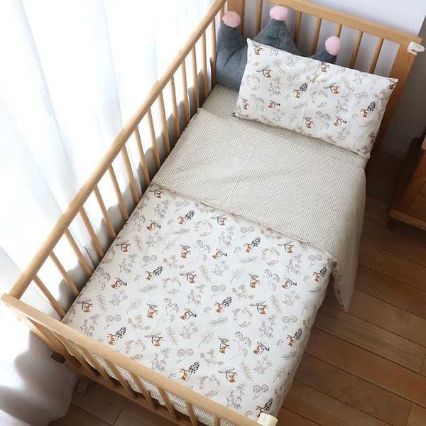 Conjuntos de cama Conjunto de cama de bebê para recém-nascidos Conjunto de berço de algodão puro Berço Cama Roupa de edredão Capa de fronha Folha infantil presente sem enchimento 3 pcsL240110