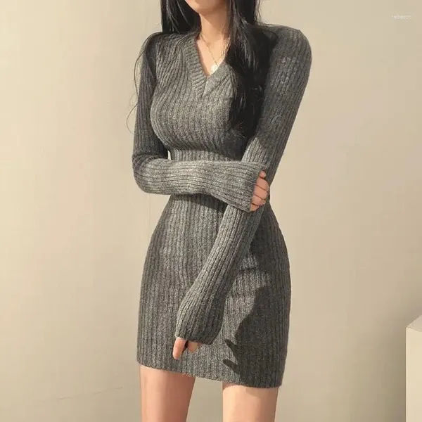 Casual Kleider Solide Midi Pullover Kleid Für Frauen 2024 Herbst Winter Stricken Schlank Sexy Bodycon V-ausschnitt Langarm