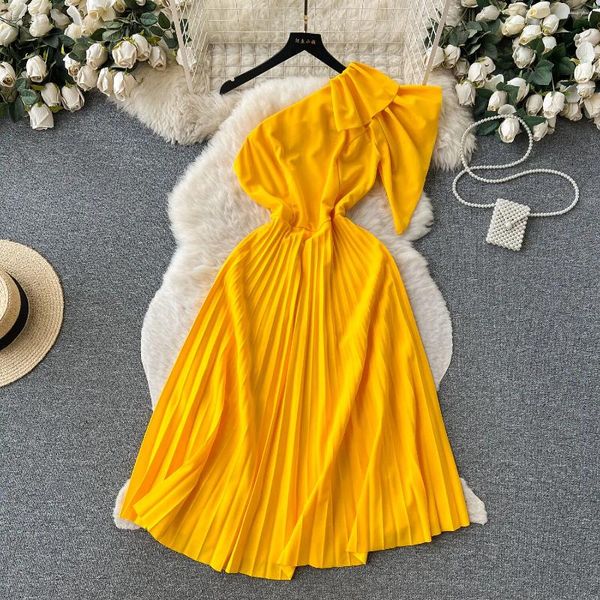 Повседневные платья, модный косой воротник с открытыми плечами, облегающее длинное платье трапециевидной формы, женское желтое шикарное плиссированное вечернее платье средней длины