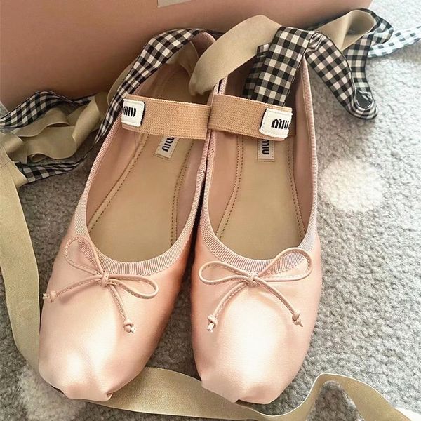 Yoga-Ballett-Flat-Luxus-Designer-Schuh für Damen und Herren, Miui-Bow-Seiden-Ballerina, Outdoor-Schuh, Leder, Tanz-Trainer, Flip-Flop-Freizeitschuhe, DHgate-Top-Schwarz-Weiß-Hausschuhe