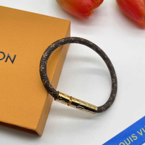 Moda pulseira de ouro pulseira design clássico selo pulseira de marca de luxo letras de couro pulseiras mulheres amor jóias presentes designer acessórios premium sthe