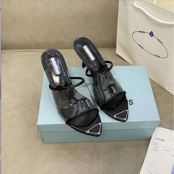 Pantofole di lusso estive in PVC trasparente Sandali Scivoli Suola in pelle da donna All'interno triangolo in metallo smaltato Scarpe basse da donna Taglia 35-40