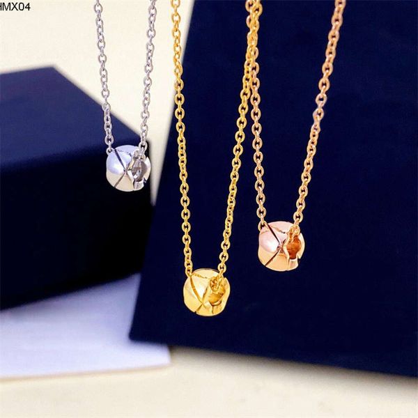 Collana di diamanti Collane d'amore Gioielli di lusso per donne Uomini 18k Aumento Oro Argento Profumo Catena di ananas Moda Regalo di festa nuziale Dhgate Pbso