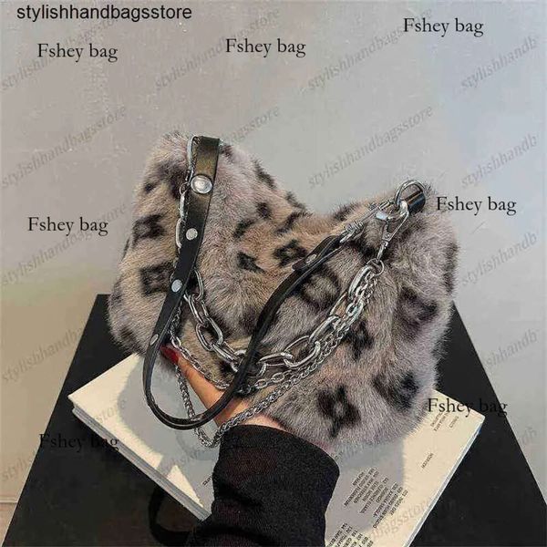 Borsa a tracolla in peluche nuova calda borsa invernale Designer femminile Borse a tracolla in soffice pelliccia sintetica per le donne Borse e portamonete a catena H1215 s