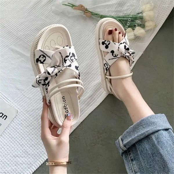 Pantofole aperte dal retro Sandali con piede tondo per infradito da acqua Scarpe Stivali di lusso da donna Sneakers sportive