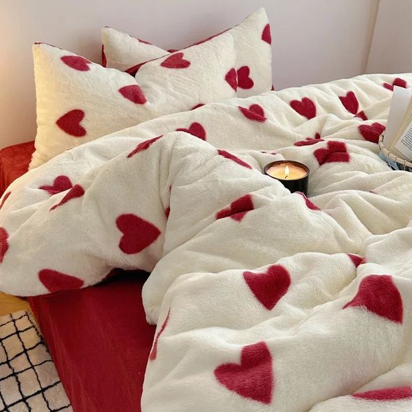 Set di biancheria da letto calda in velluto addensato invernale Copripiumino modello cuore carino Copripiumino Federa 4 pezzi Set copripiumino doppio di lusso 240113