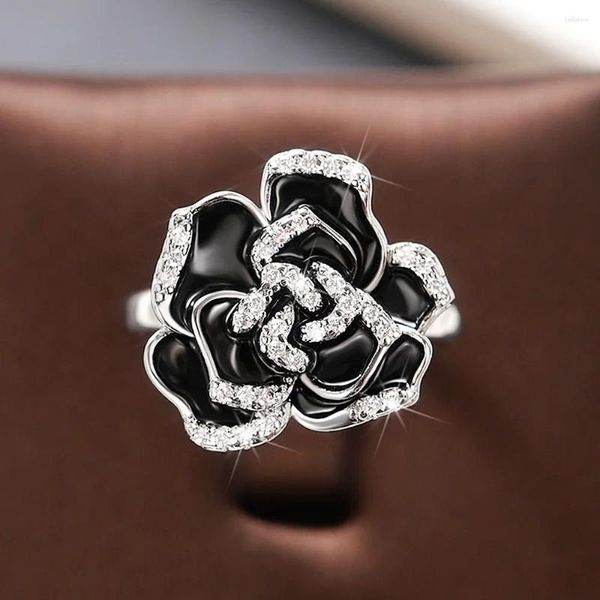 Cluster-Ringe 2024 Schwarzer Blumen-Design-Ring Damen-Jubiläumsgeschenk Brautbraut mit glänzendem Zirkonia Elegantes Strass-Zubehör