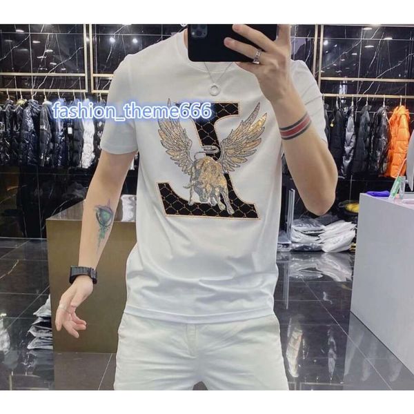 2024 T-shirt da uomo estate nuovo stile europeo trendy girocollo slim fondo camicia personalità perforazione calda manica corta casual T-shirt da uomo