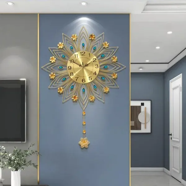 Duvar Saatleri Lüks Ev Oturma Odası Dekorasyon Süsleme El Sanatları İçin Sallanabilen Modern Tasarımla Büyük Saat Sessiz