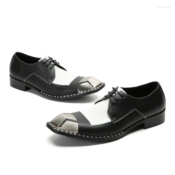 Sapatos de vestido homens europeus na moda festa metal cabeça toe masculino apartamentos rendas até negócios dançando couro apontado