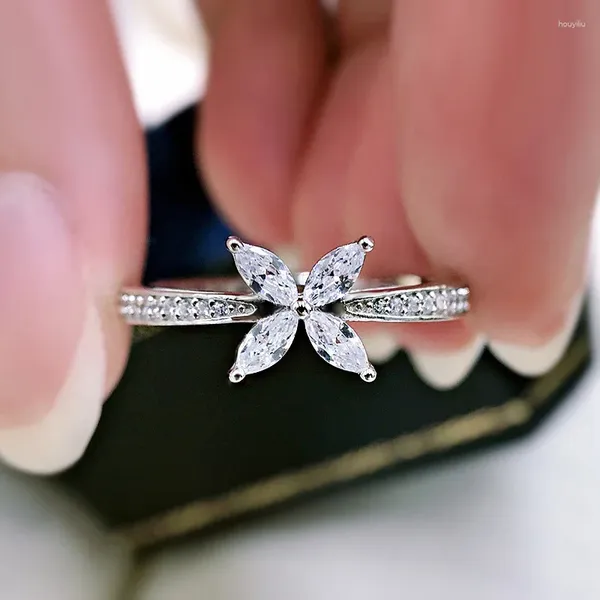 Cluster Anéis S925 Anel de Flor de Prata Cavalo Olho Diamante Moda Forma Pequenas Mulheres Jóias Presente Atacado
