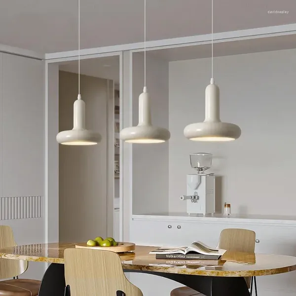 Kolye lambaları Nordic Designer Minimalist Retro Beyaz Tavan Avizesi Yemek Masası Restoran Bar lambası Oturma Yatak Odası Işığı
