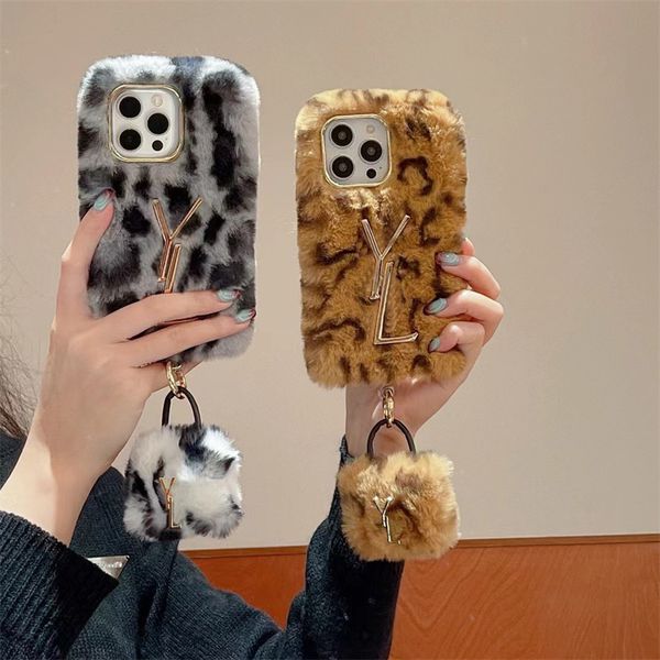 Luxuriöse Designer-Handyhüllen 15promax Wolle Mode für iPhone 15 14pro 12 13 Herren Damen Pelzige IPhone stoßfeste Hüllen mit Anhängergeschenken