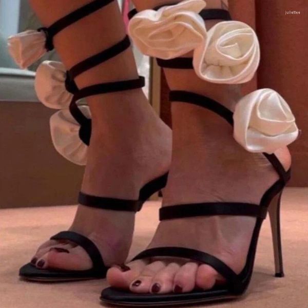 Scarpe eleganti Decoro floreale bianco Sandali con tacco alto avvolgenti a forma di serpente Cinturino incrociato Ritaglio vuoto Copriscarpe da donna in raso da sera