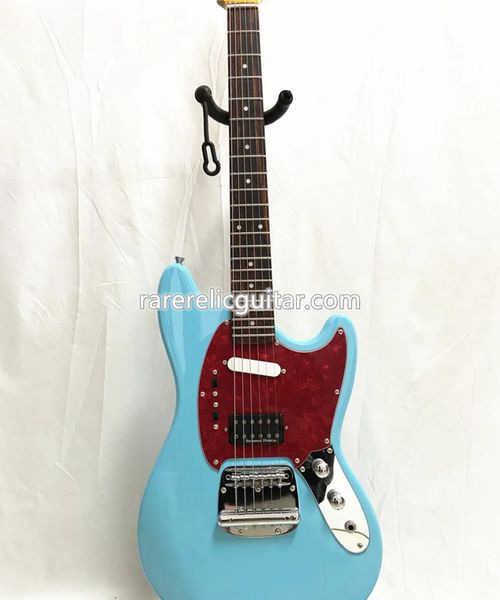 Kurt Cobain Mustang Sonic Blue E-Gitarre, Mahagoni-Korpus, Palisander-Griffbrett, Dot-Inlay, Tremolo-Brücke, Single-Coil-Tonabnehmer, rotes Perlmutt-Schlagbrett, Chrom-Hardware