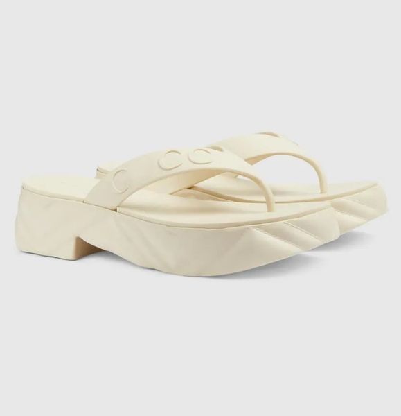 Verão de luxo feminino tanga plataforma sandálias sapatos feminino banda larga slides apartamentos retro-inspirado alça em relevo senhora sandalias marca elegante andando deslizamento em chinelos