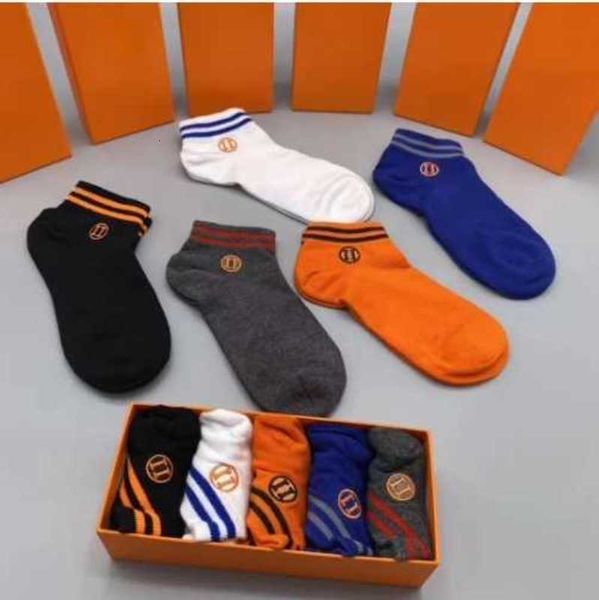 Herrensocken Designer Männer Frauen Socken 5 Paare Luxus Klassiker Herbst Winter Baumwolle Plaidstrümpfe Sport Four Seasons Mid Tube Ehepaar Qualität 2023 S8YA