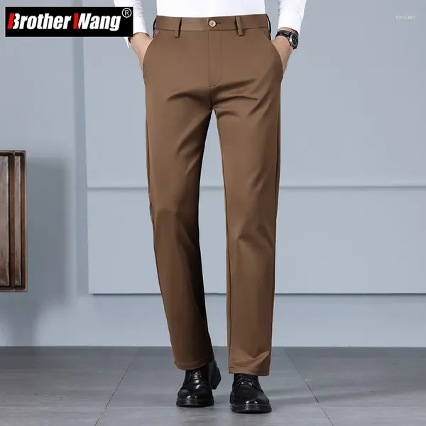 Pantaloni da uomo 2024 Pantaloni marroni autunnali Classici a vita alta in twill dritto regolare da ufficio casual di marca abbigliamento maschile