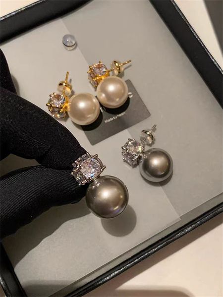 Modische weiße Zirkon-Ohrringe mit großen Perlen für Damen, Herbst/Winter, französischer leichter Luxus-Nischen-High-End-Charme-Schmuck-Trend