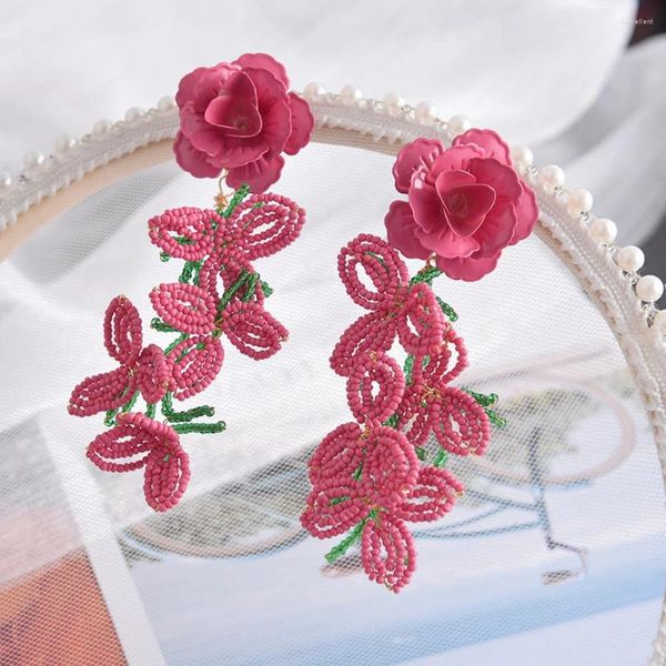 Dangle Ohrringe rosige rote handgestrickte Blumenquasten grünes Blattharz Ohrhänger Ohrring Frauen handgefertigt